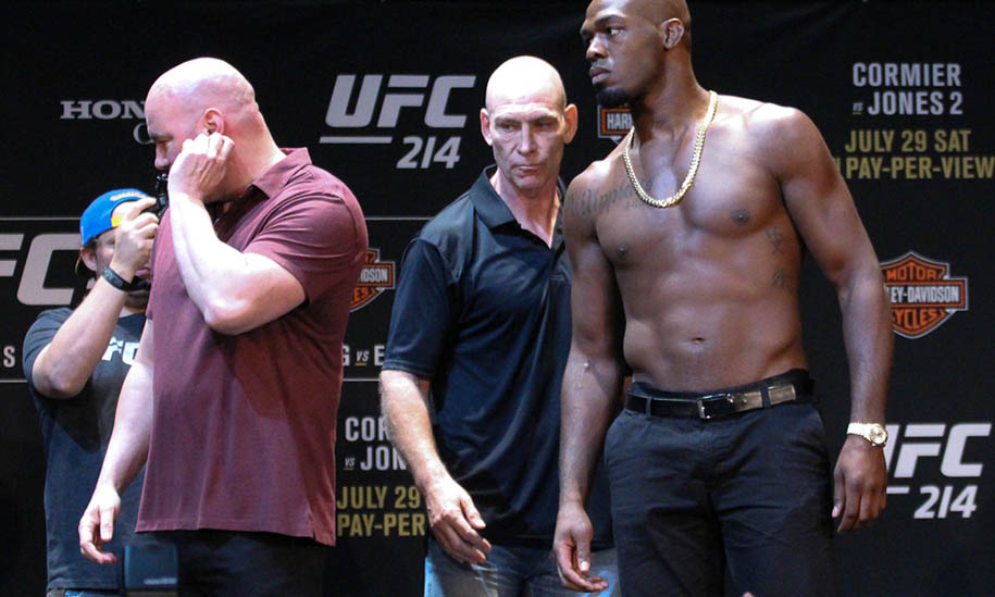 Jon Jones bị bắt, dính cáo buộc sử dụng súng và chất kích thích trái phép